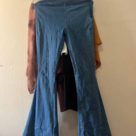FLARE LEGS JEANS - Picture 1 of 3